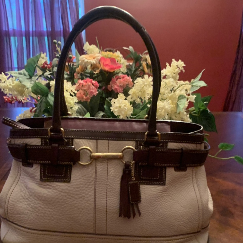 COACH Vintage Hampton 2006
cream dark brown Leather Carryall Handbag